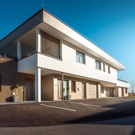 Апартаменты Wohn.Genuss App Traumhaus Шладминг Экстерьер фото